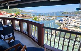 SUPER FLAT 180 graus em Angra dos Reis , Frente Mar na Marina Piratas com estacionamento gratuito